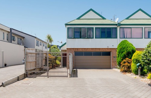 Mount Maunganui Cottage | Mount Sunset - Mt Maunganui Townhouse