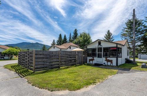 Twin Mountain House | Mount Washington by Day Hot tub by night #2