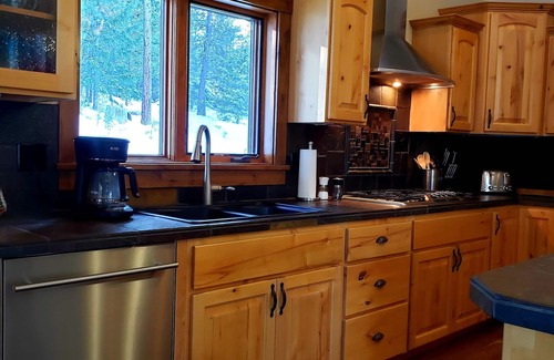 New Meadows Cabin | Mountain air and room to roam!