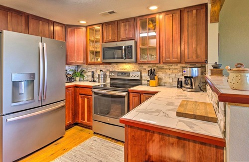 Mountain Air Condo | Mountain Air Condo w/ Deck & Views, Pets Welcome!