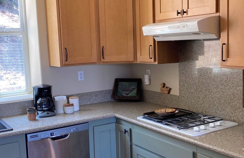 Mira Monte House | Mountain and Meadow View HomenClose to Ojai and Ventura
