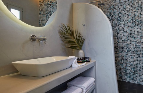 Kamari Hotel | Mountain and Sea Suites