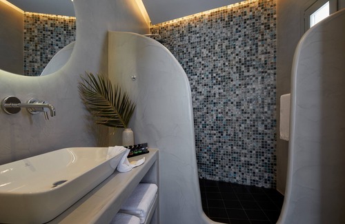Kamari Hotel | Mountain and Sea Suites