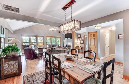 Dahlonega House | Mountain and Waterfall Views Stunning Dahlonega Gem