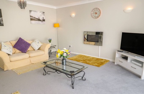 Kinmel Bay Cottage | MOUNTAIN ASH, with a garden in Kinmel Bay