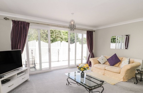 Kinmel Bay Cottage | MOUNTAIN ASH, with a garden in Kinmel Bay