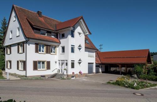 Villingen-Schwenningen Apartment | Mountain Biker s Farmstay, cleaning included