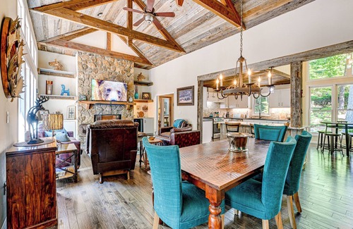 Sapphire House | ‘Mountain Bearadise’ Home w/Stunning Views
