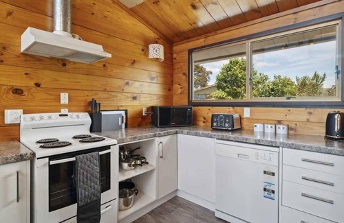 Springfield House | Mountain Bike Retreat | Top Location with Spa Pool