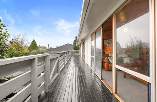 Springfield House | Mountain Bike Retreat | Top Location with Spa Pool