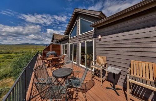 Pole Creek House | Mountain Bliss 3 BR Retreat With Views and Hot Tub