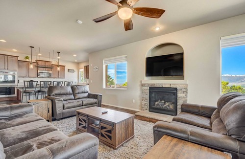 Woodmoor Villa | Mountain Breeze! Fire Pit, Air Hockey & Views!