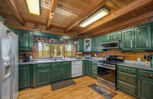 Ferguson Cabin | Mountain Cabin,Fireplace, Pet-Friendly,Grill,Deck