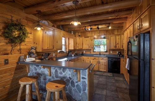 Ferguson Cabin | Mountain Cabin,Hot Tub,Pool/Ping Pong Table,Pet-Friendly