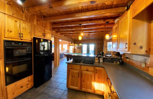 Ferguson Cabin | Mountain Cabin,Hot Tub,Pool/Ping Pong Table,Pet-Friendly