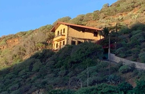 Santa Cruz de Tenerife Cabin | Mountain cabin, incredible views, walk to beaches