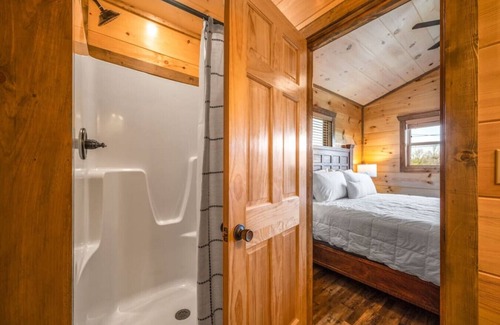 Sevierville Cabin | Mountain Cabin/Indoor Pool/Hot Tub/Games/Views