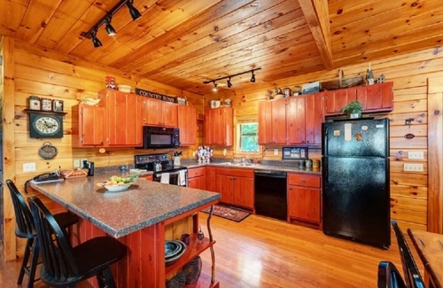 Murphy Cabin | Mountain Cabin Near Town! Amazing Views! DISCOUNTS-7+ Nights, Military & More!
