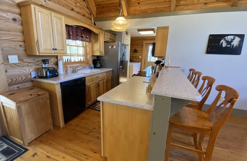 Ferguson Cabin | Mountain Cabin,Pet-Friendly,Views,HotTub,Deck,WiFi