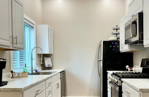 Mena House | Mountain Cabin, private pond, ride 2 WPG trails,nFirepit, private, king, WiFi