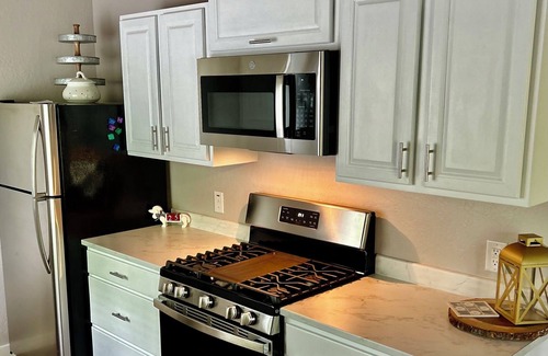 Mena House | Mountain Cabin, private pond, ride 2 WPG trails,nFirepit, private, king, WiFi