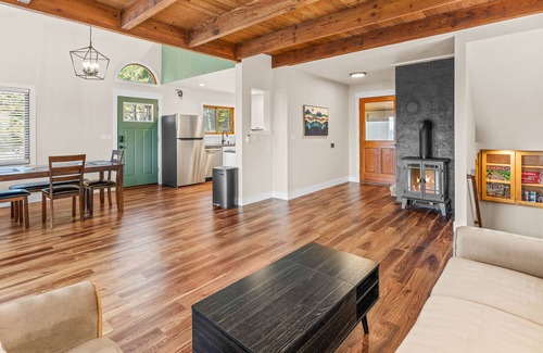 Sagle House | Mountain Cabin Surrounded by Wilderness