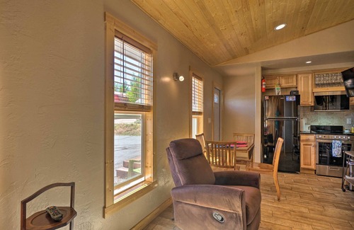 Woodland Park Apartment | Mountain Cabin, Walk to Dining/Memorial Park!