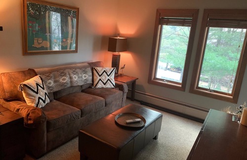 Plymouth Ski Chalet | Mountain Chalet- 15 Mins to Killington/ Okemo
