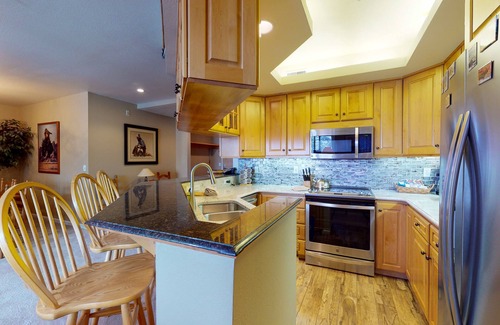 Steamboat Springs Condo | Mountain chalet w/winter shuttle & shared fitness, pool, hot tub, & more!