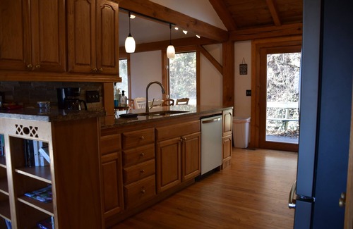 Laurel Ridge Ski Chalet | Mountain Chalet with Amazing Views in quiet setting, 2 kings, Pet Friendly