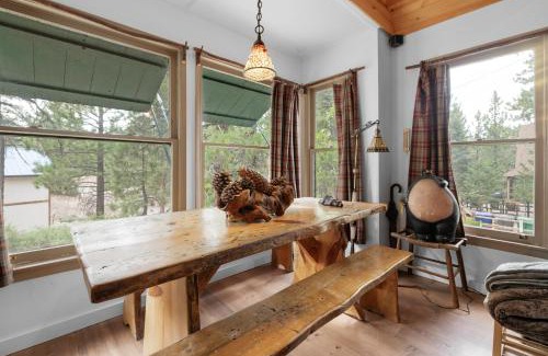 Boulder Bay House | Mountain Cottage - Hot Tub! Walk to Lake and National Forest Hiking Trails