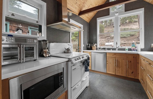 Boulder Bay Cabin | Mountain Cottage