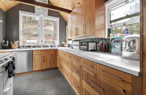 Boulder Bay Cabin | Mountain Cottage