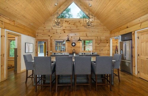 Marion Cabin | Mountain Crest | Pet-friendly Log Cabin with Mountain Views!