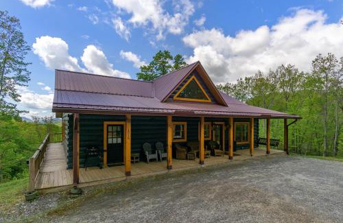 Marion House | Mountain Crest Pet-friendly Log Cabin with Mountain Views!