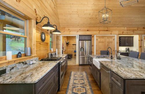 Marion House | Mountain Crest Pet-friendly Log Cabin with Mountain Views!