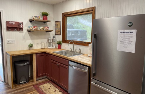 Maggie Valley Cottage | Mountain Dreams Cottage - Peaceful, Charming, Pet Friendly, Creekside and Views!