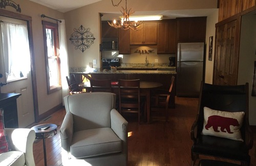 Burnsville Cottage | Mountain Elegance, Peace and Serenity. Burnsville area