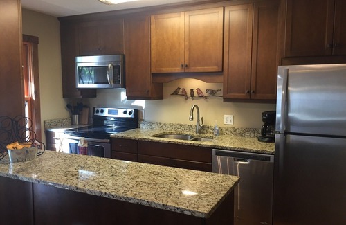 Burnsville Cottage | Mountain Elegance, Peace and Serenity. Burnsville area
