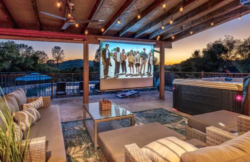 Coarsegold House | Mountain Elegance w/pool, spa, projector