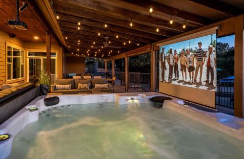 Coarsegold House | Mountain Elegance w/pool, spa, projector