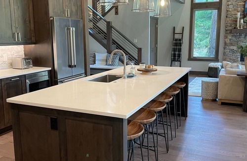 Cle Elum House | Mountain Escape 5BR/5.5BA sleeps 10 w/hot tub on golf course in Suncadia.