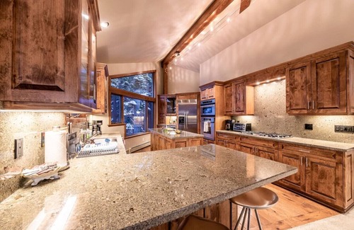 Lower Kingsbury House | Mountain Escape | Decks-EV Charger-Spa | Sleeps 10