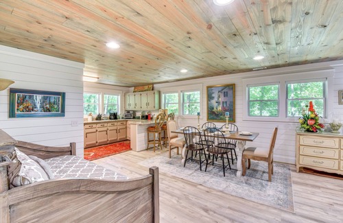 Clarkesville Cabin | Mountain Escape w/Gas Grill Near Lake Burton!