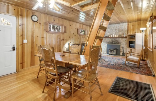 Strawberry Cabin | Mountain fun! Cozy Strawberry /Twin Bridges Cabin - 2 Bedroom is a loft
