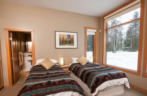 Revelstoke House | Mountain Gate Lodge, Luxury Vacation Home 2kms from Revelstoke Mountain Resort