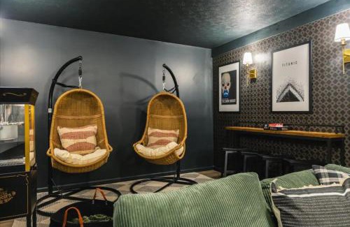 Massanutten House | Mountain Gem with Slopes, Game, Movie Theatre and Hot Tub