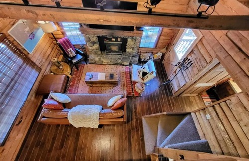 Pine Mountain Club Ski Chalet | Mountain Getaway Log Cabin
