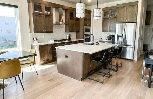 Park City House | Mountain Getaway Air Hockey E-Bike Ping Pong