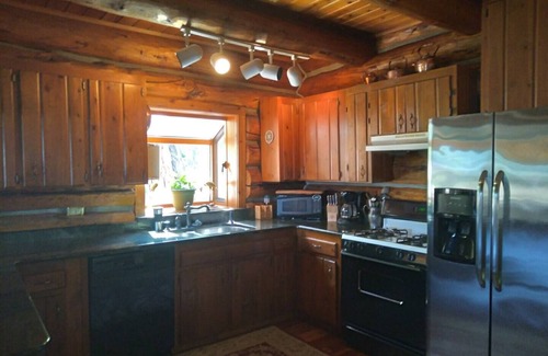 Hamilton House | Mountain Getaway Log Cabin